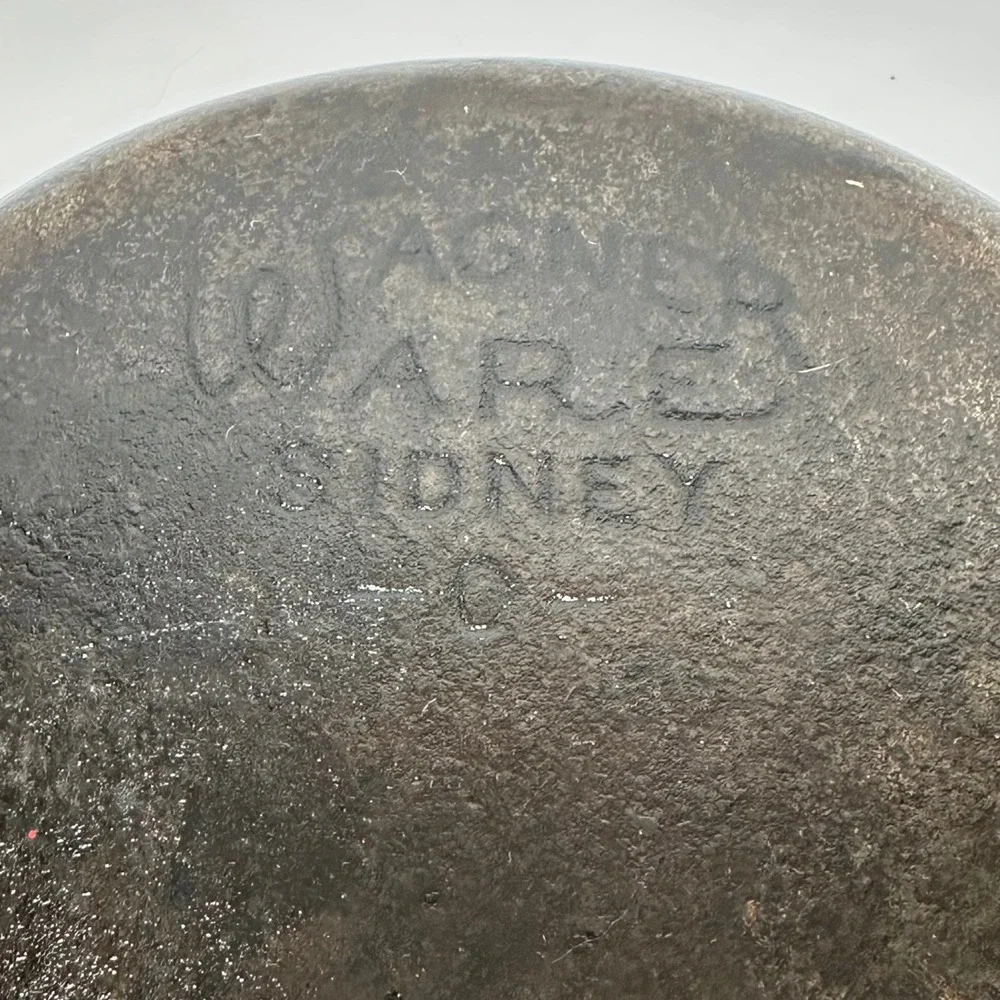 Wagner Ware 1053 No.3 Smooth Bottom Cast Iron Skillet Dual Pour‎ Spouts Vintage